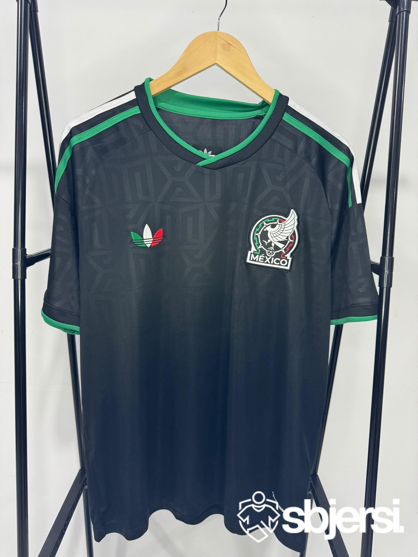 Mexico black kit - Fan issue