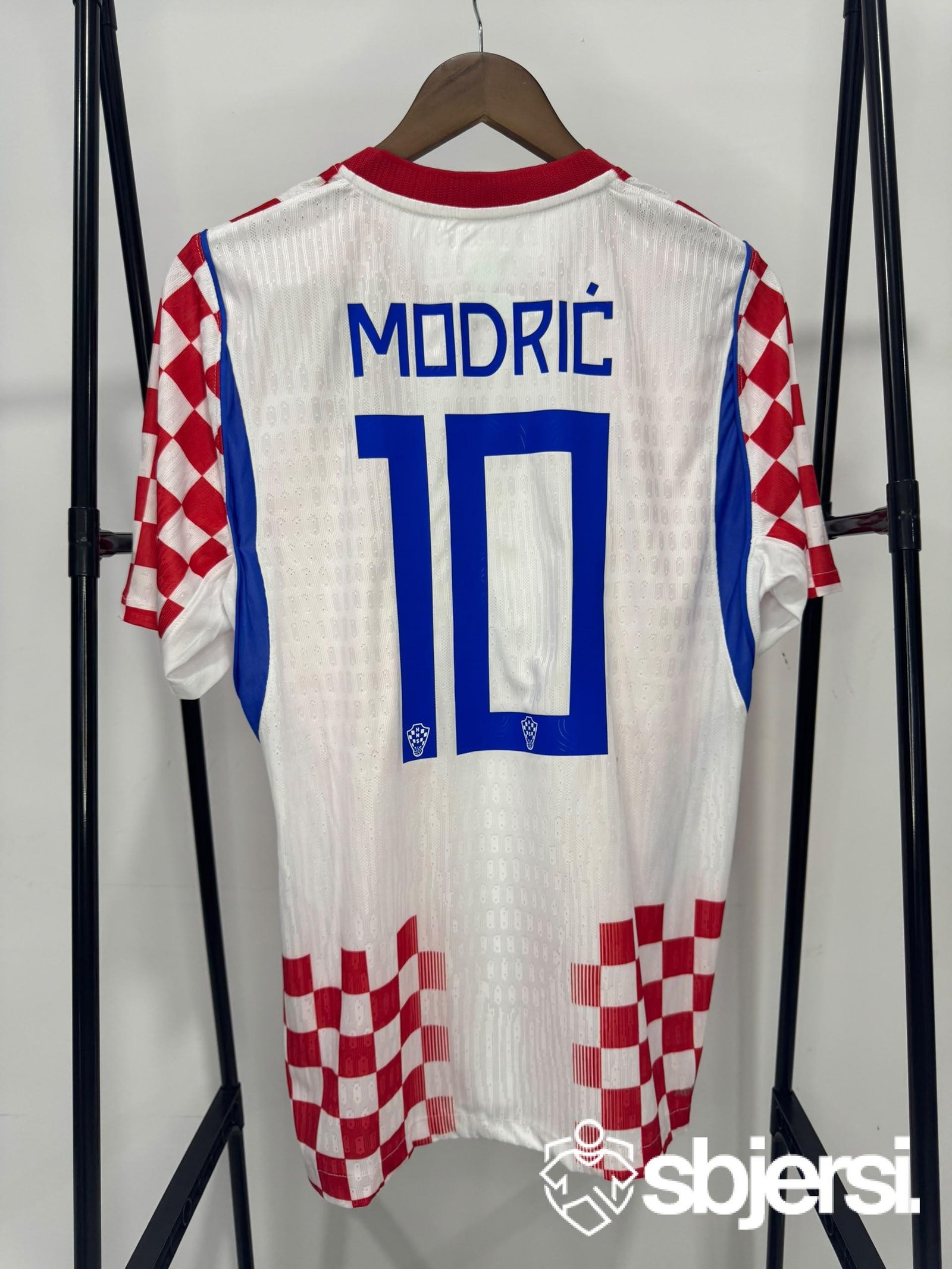 Croatia Home (Modric) - Player issue - Image 3