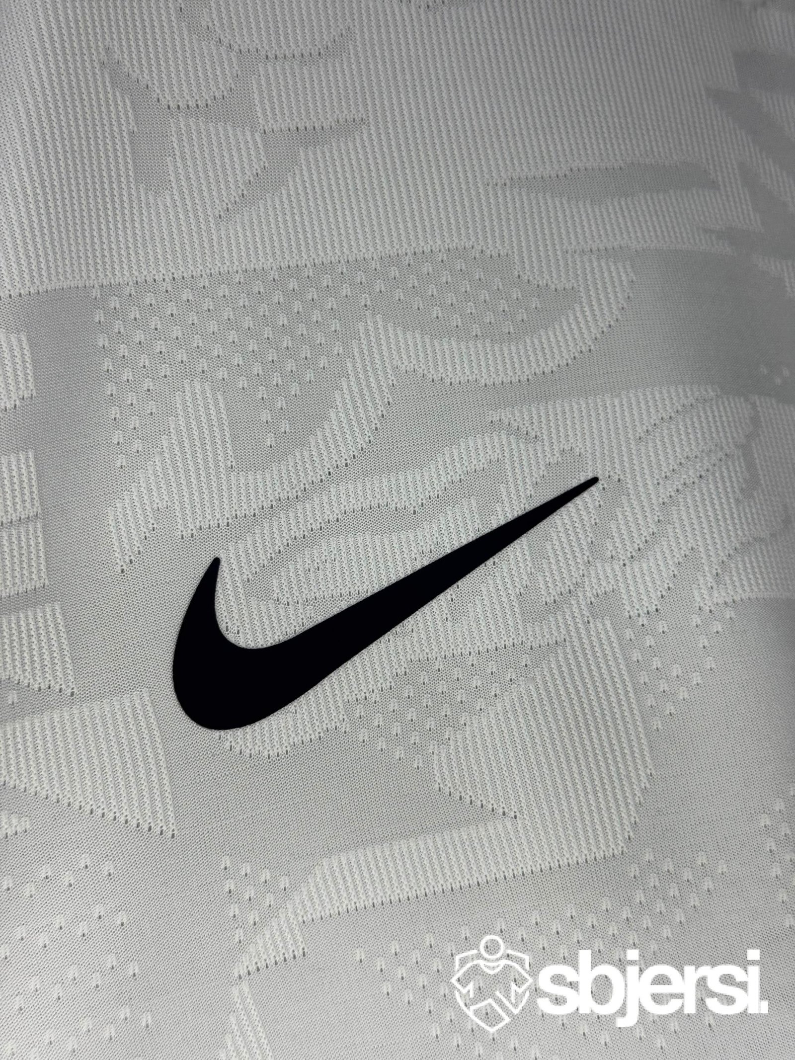 England Home kit (Arnold) - Player issue - Image 3
