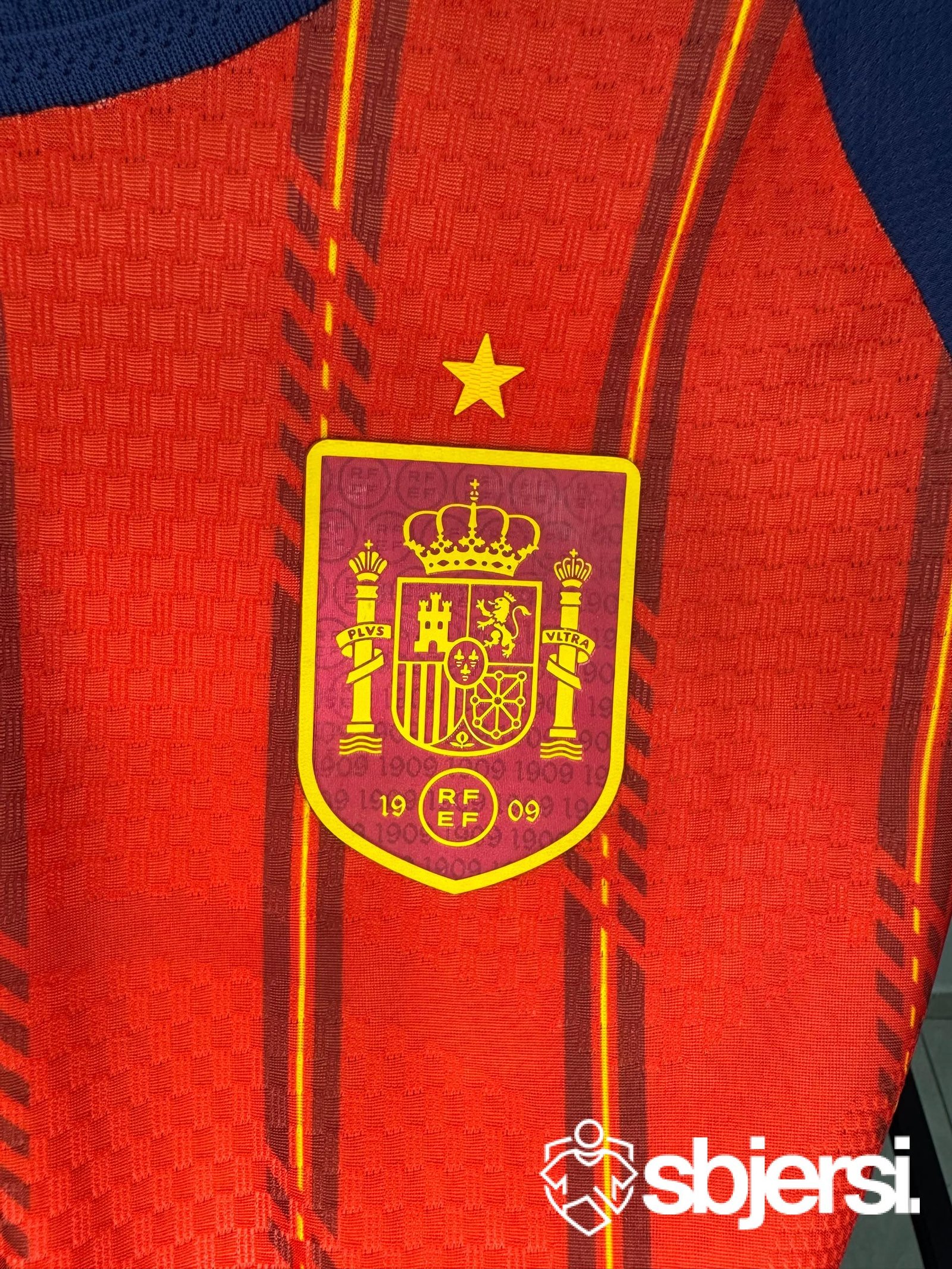 Spain Home kit - Player issue - Image 4