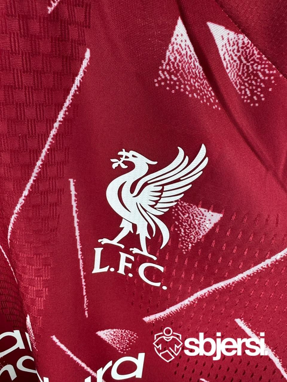 Liverpool Home kit - Player Issue - Image 4
