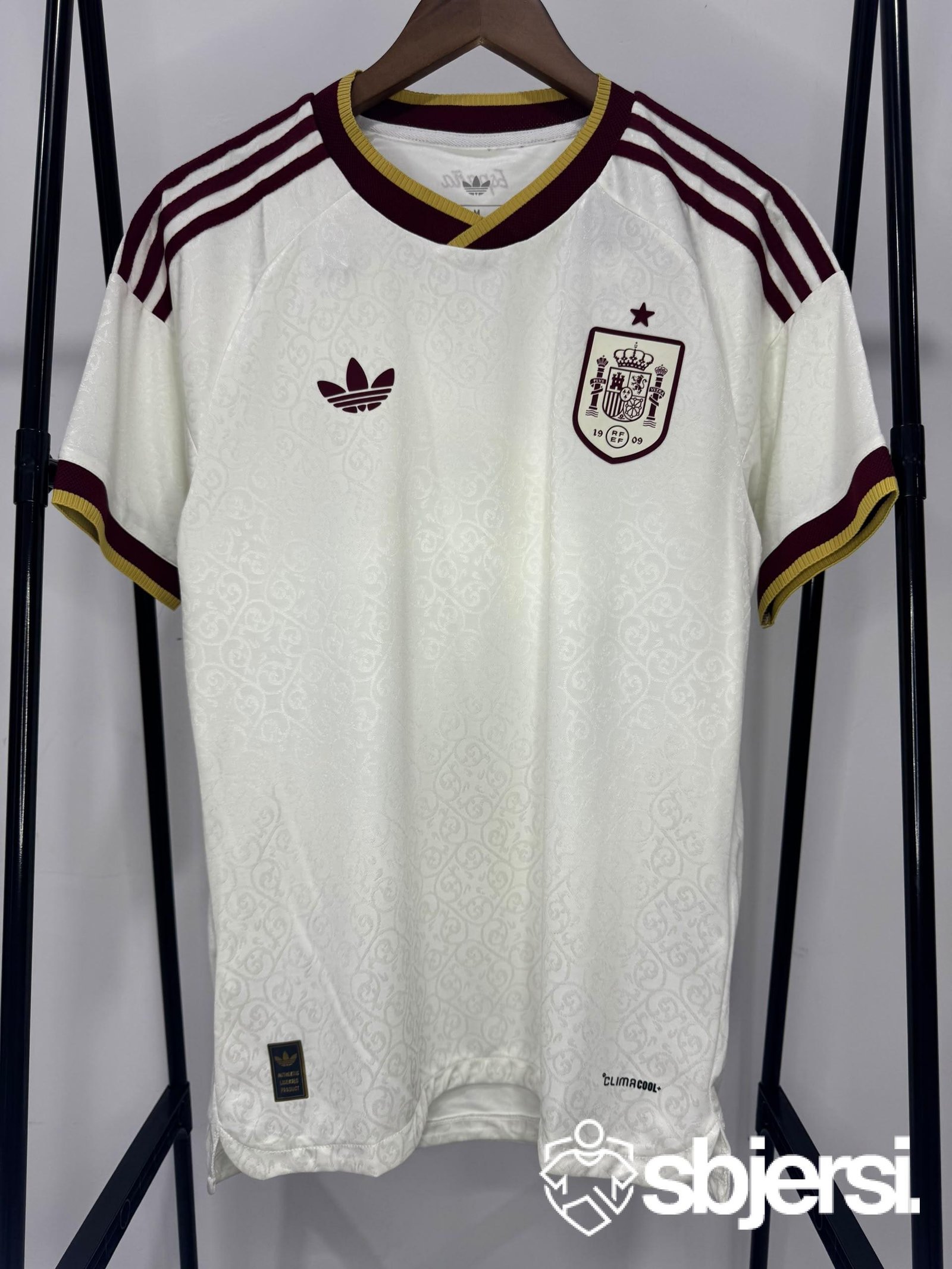 Spain Away kit - Player issue