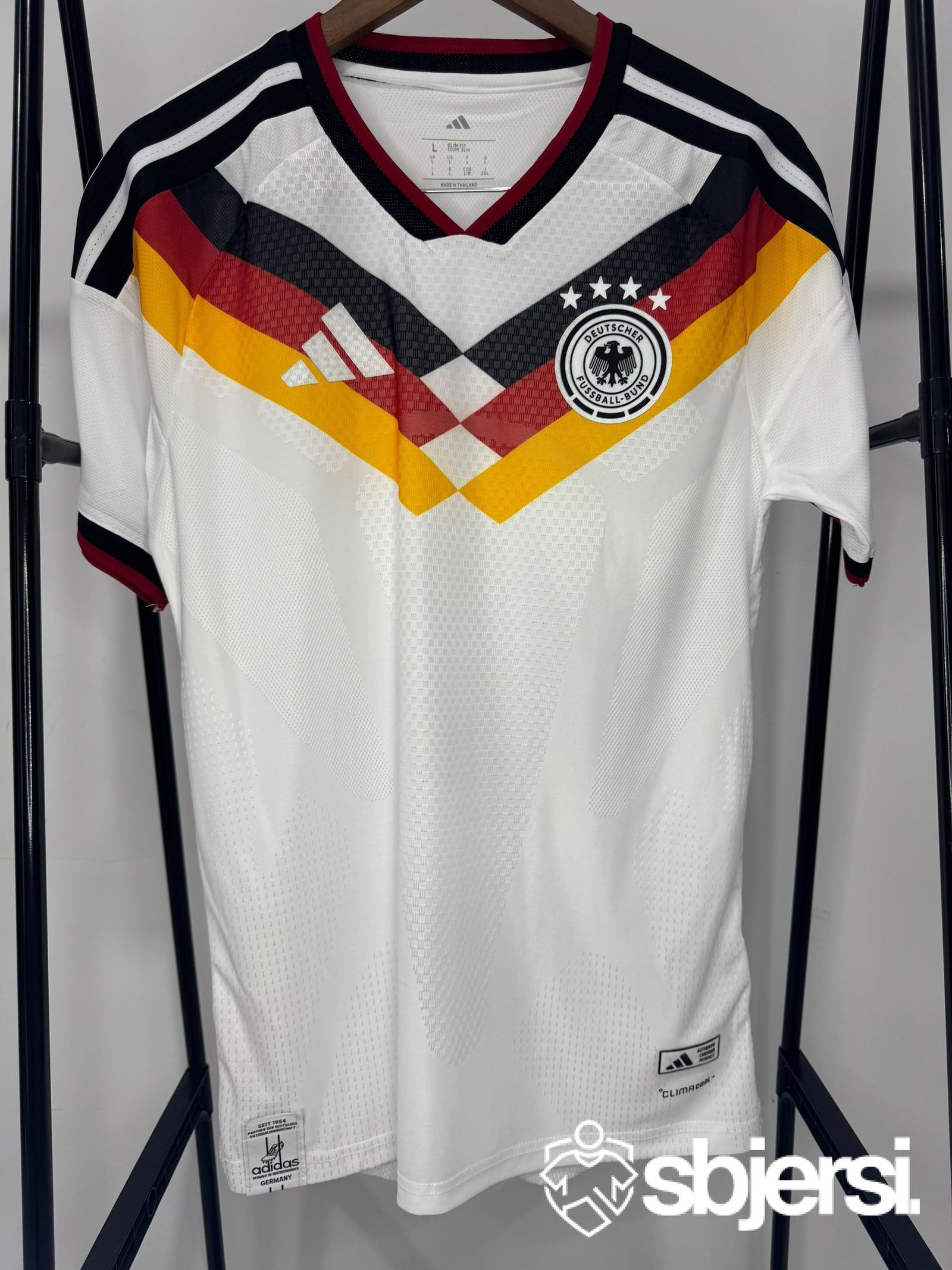 germany-home-kit-player-issue