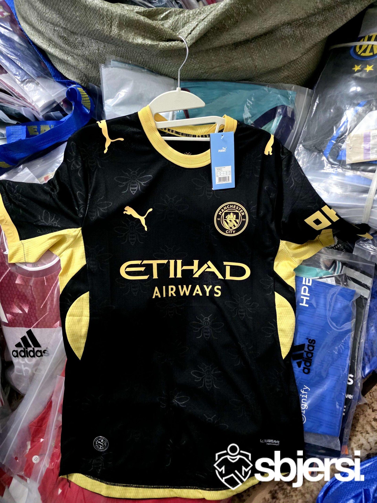 manchester-city-away-kit